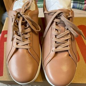 New size 9 Flit Flop Rally Sneakers Beige Leather